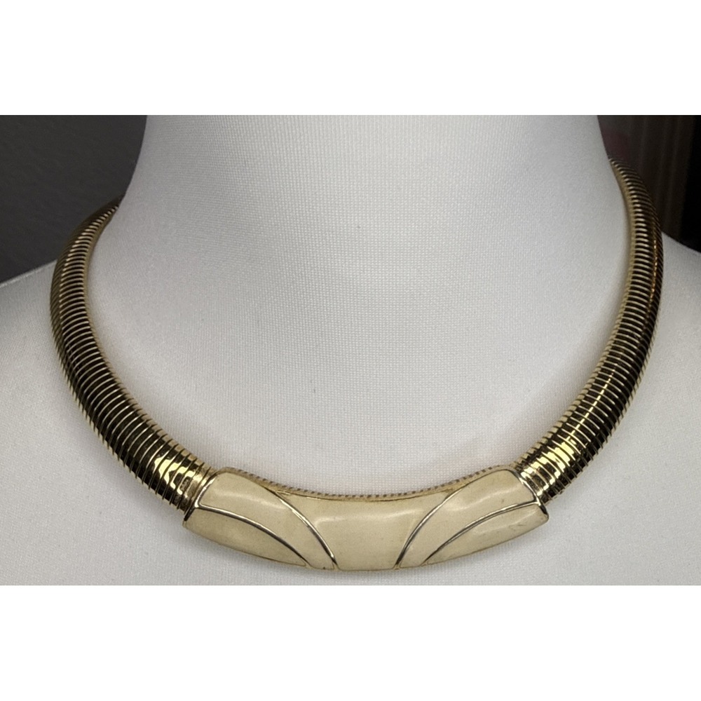 Vintage Trifari Gold Tone Ribbed Collar Choker Necklace Cream‎ Enamel Statement